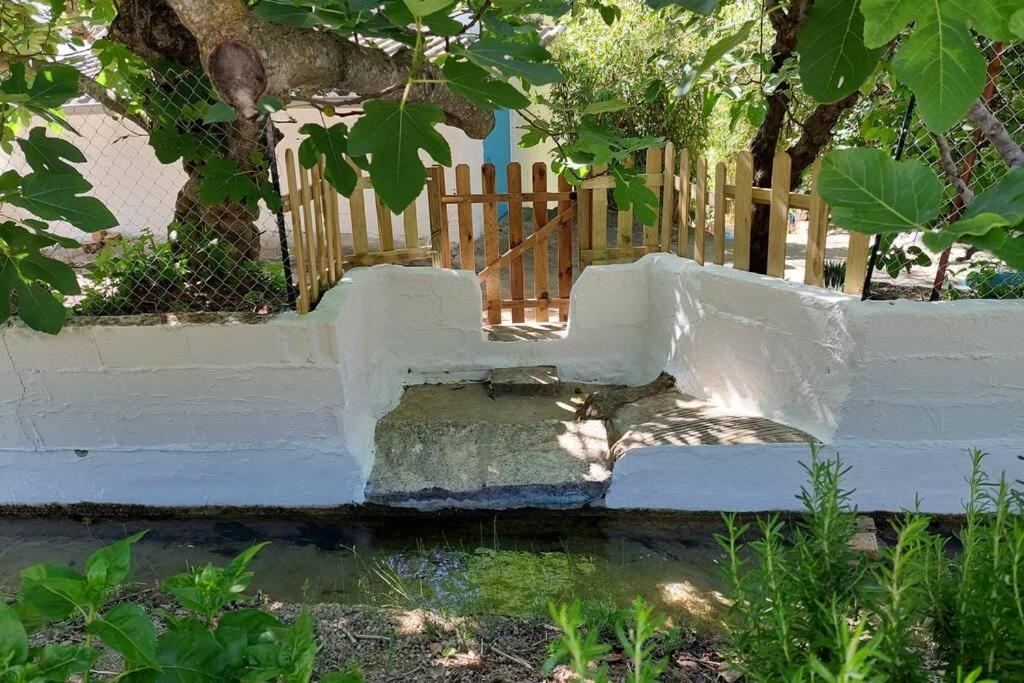 La Huerta Del Castillo Con Su Caz De Agua - Enjoy Life & Relax Castillo de Locubin Exterior photo