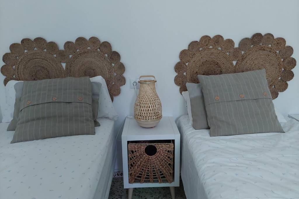 La Huerta Del Castillo Con Su Caz De Agua - Enjoy Life & Relax Castillo de Locubin Exterior photo