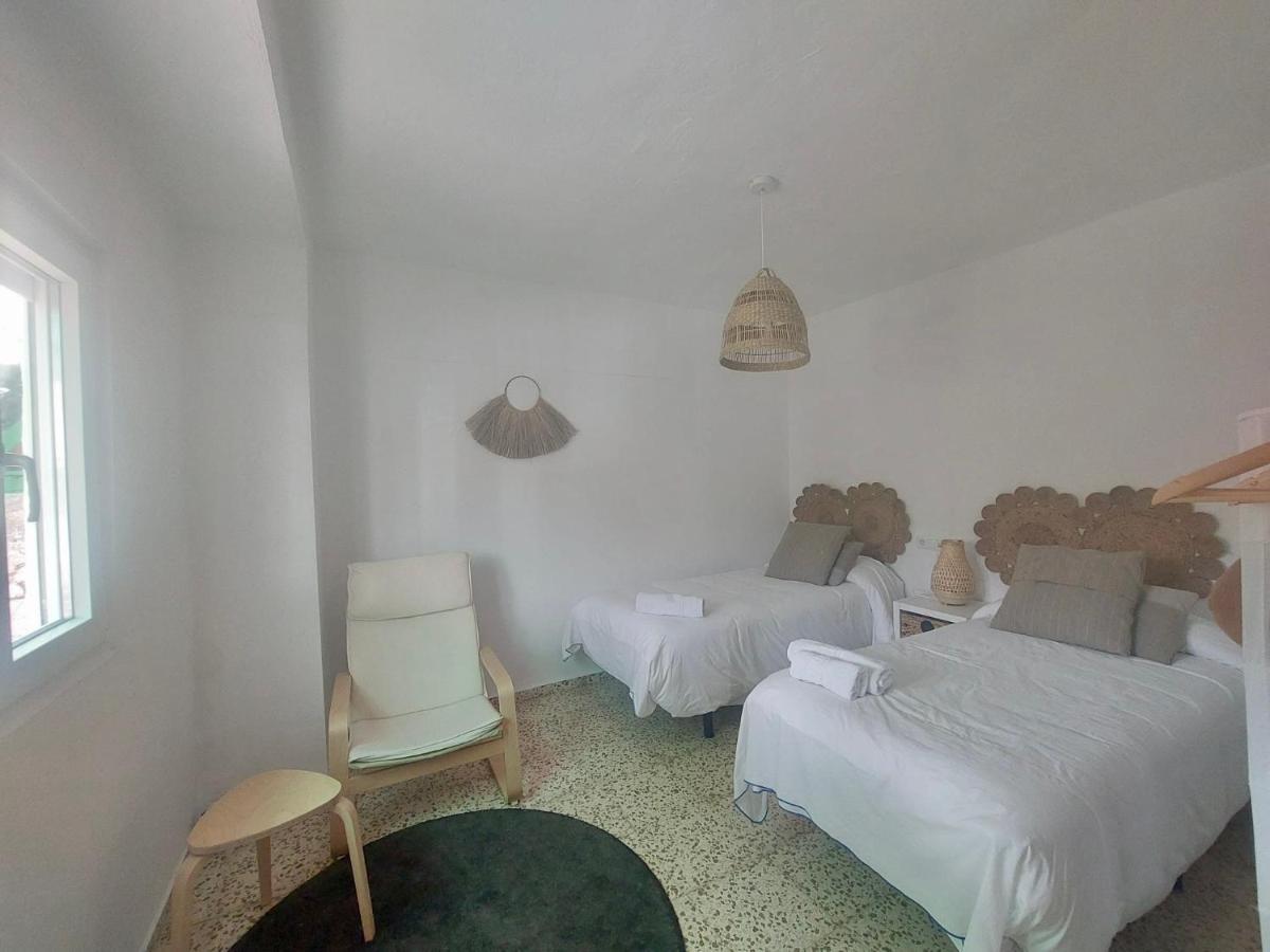 La Huerta Del Castillo Con Su Caz De Agua - Enjoy Life & Relax Castillo de Locubin Exterior photo